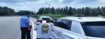 南岗分局长江路公安检查站服务救助  过往车辆和群众